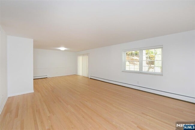 Building Photo - 21-31-31 Ridge Rd