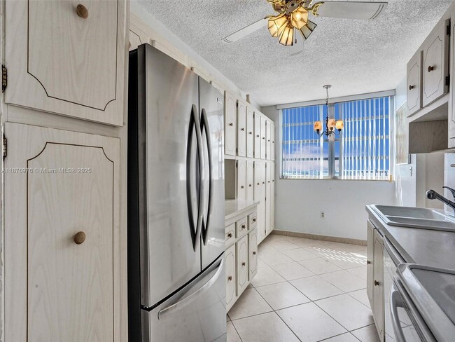 Foto del edificio - 1833 S Ocean Dr