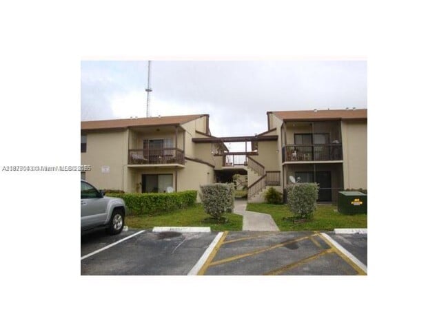 Foto del edificio - 445 NW 210th St