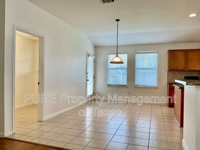 Foto del edificio - 7833 Squirrel Hollow Dr