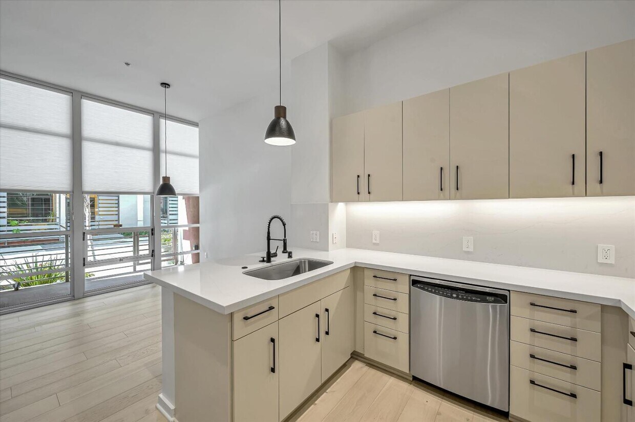 Foto principal - 325 Berry St