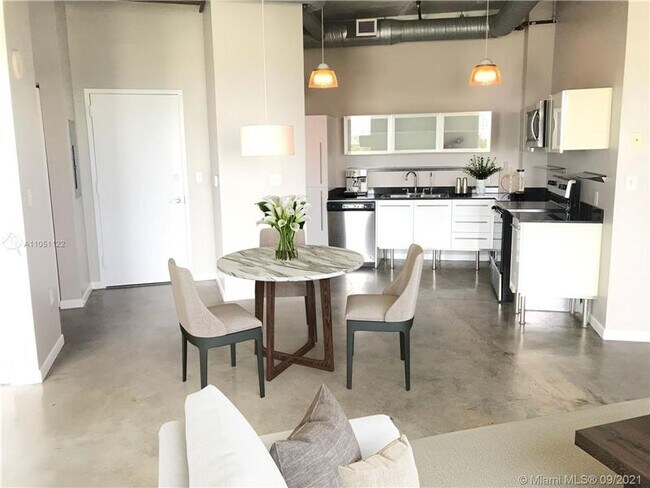Foto del edificio - 10 SW South River Dr