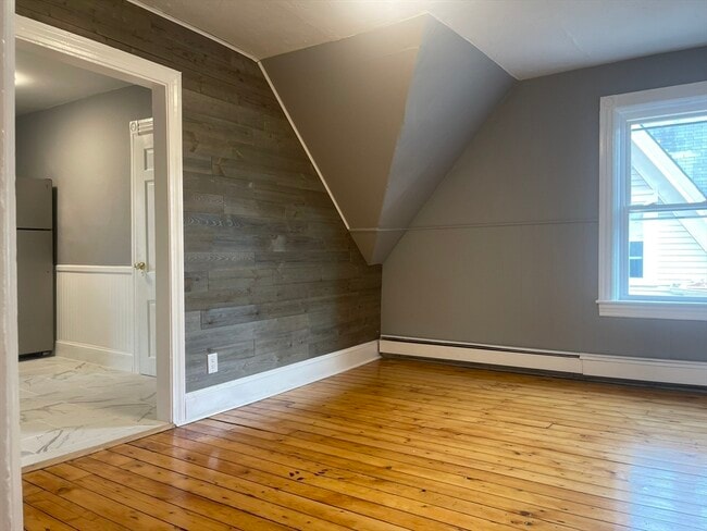 Building Photo - 13 Broad St