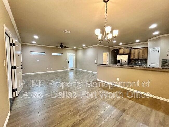 Foto del edificio - 3001 Enchanted Rd