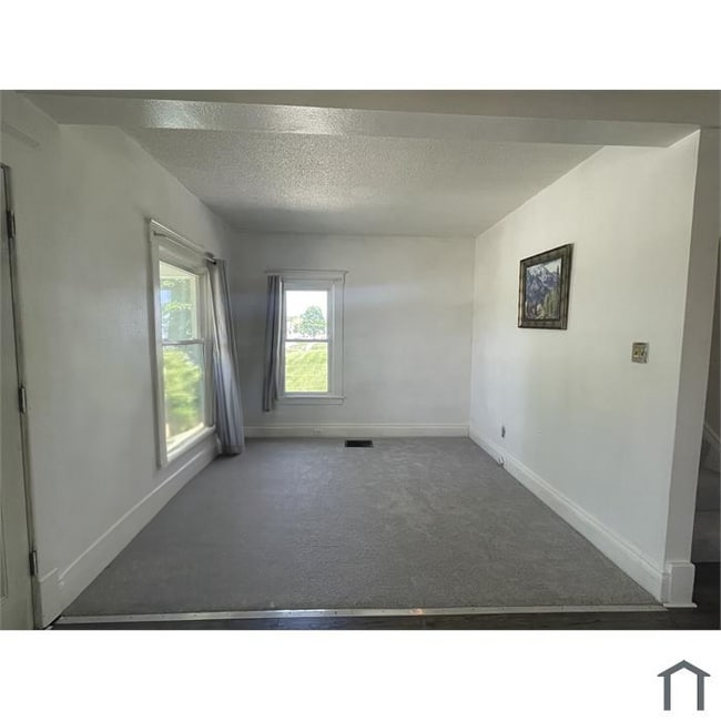 Building Photo - 915 Nesslewood Ave