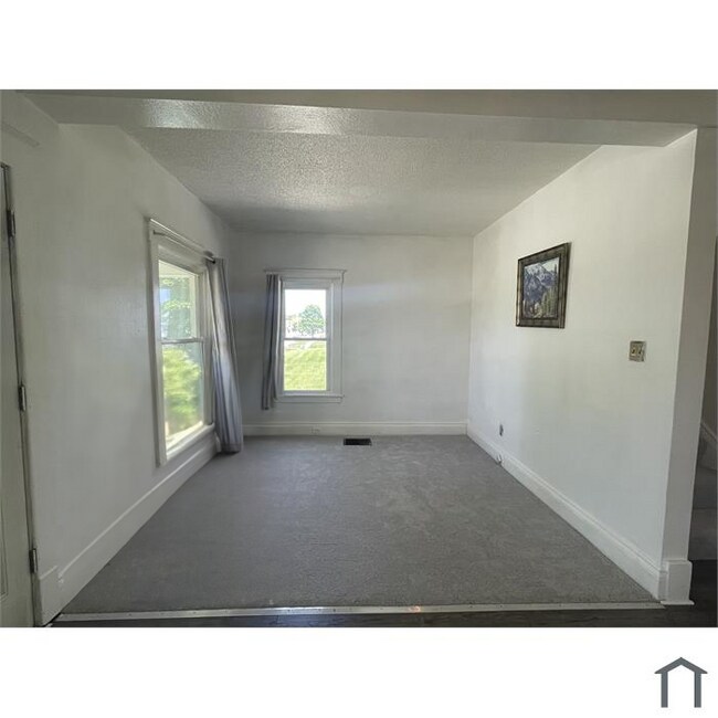 Foto del edificio - 915 Nesslewood Ave