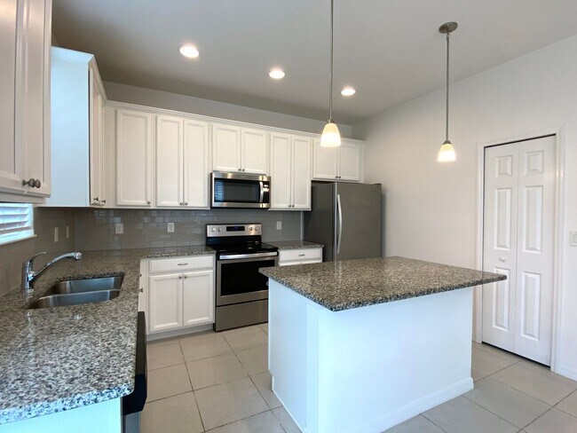 Foto del edificio - 3/2.5 Town Home in Goldenrod Reserve In Or...