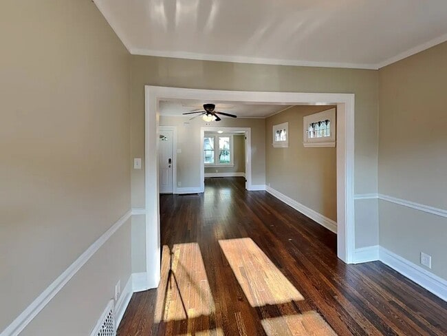 Building Photo - 864 Carpenter Ave