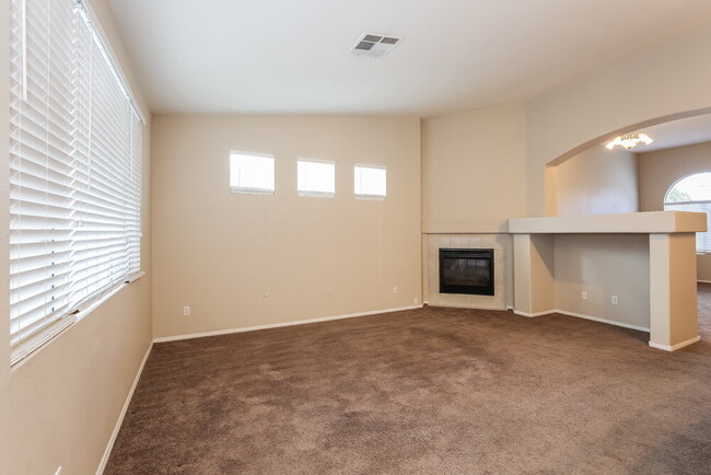 Foto del edificio - 5991 Halehaven Dr