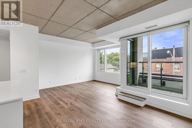 Building Photo - 115-115 Larchmount Ave