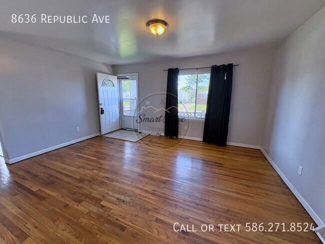 Foto del edificio - 8636 Republic Ave