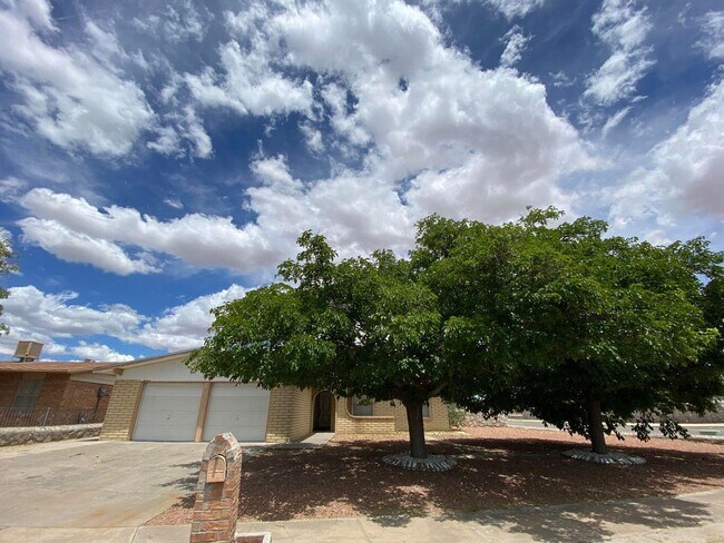 Building Photo - 5013 Garland Ln