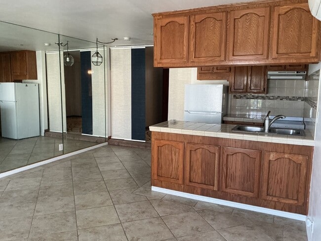 Building Photo - Los Caballeros Clubhouse #1302