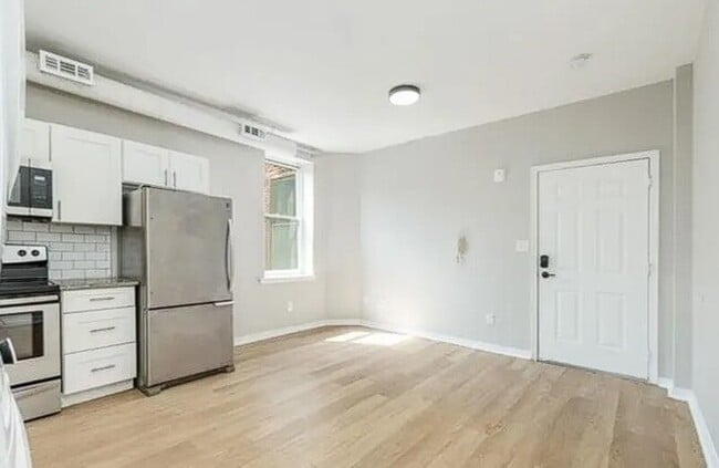 Building Photo - 1422 W Girard Ave
