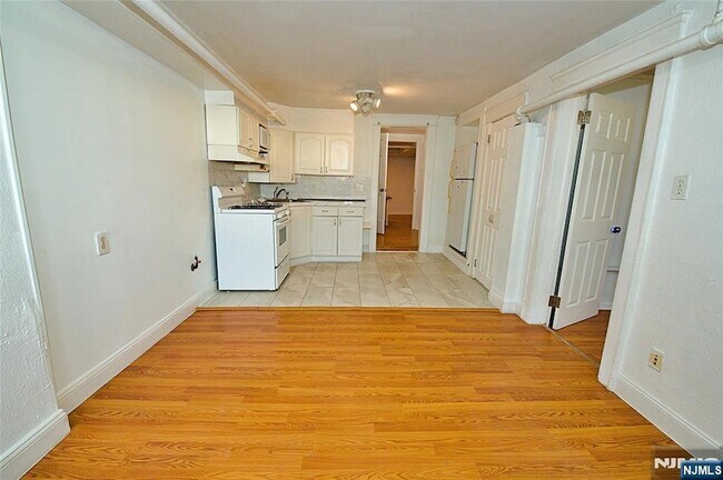 Building Photo - 229 8th St