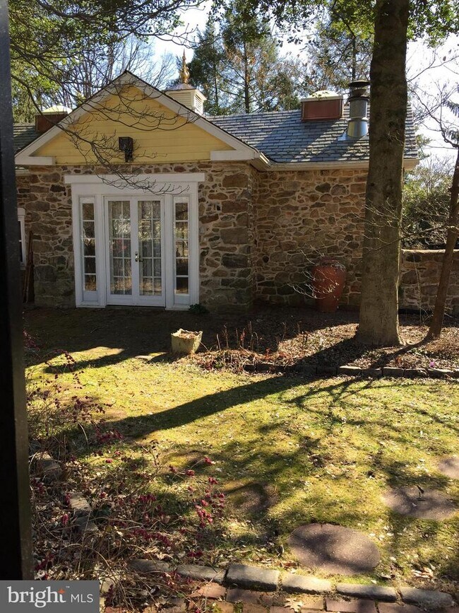 Building Photo - 529 Dunkirk Rd