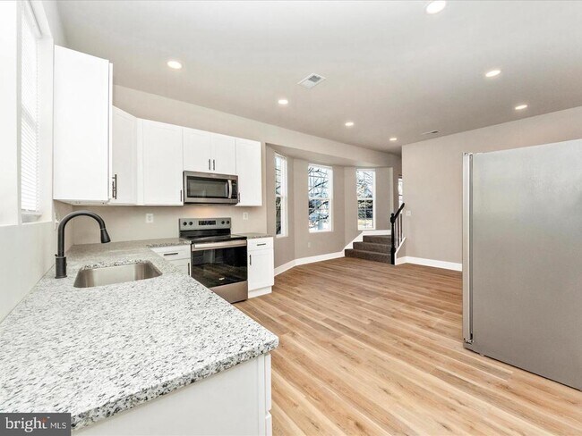 Building Photo - 2919 Woodland Ave