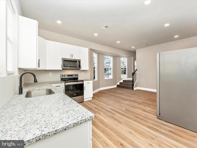 Foto del edificio - 2919 Woodland Ave