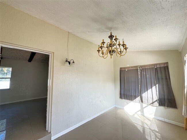 Foto del edificio - 315 NE 125th St