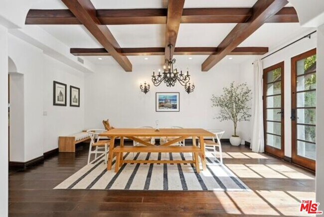 Foto del edificio - 6620 Lindenhurst Ave