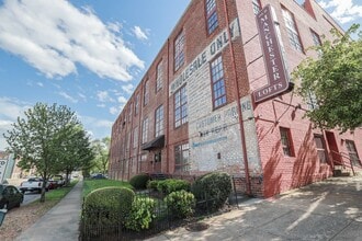 Building Photo - 815 Porter St