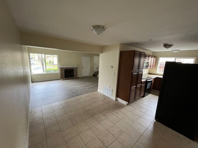 Foto del edificio - Great 3br/1.5ba end unit condo with 1 car ...