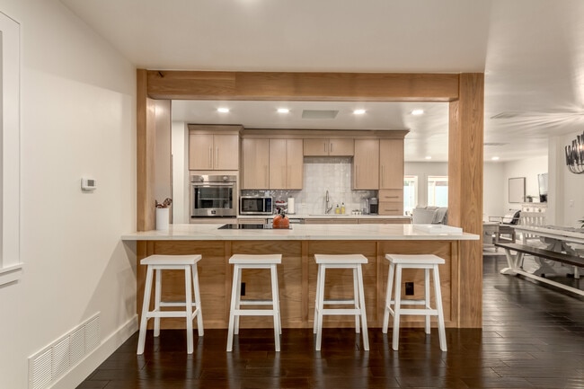 Building Photo - 1935 E Coolidge St