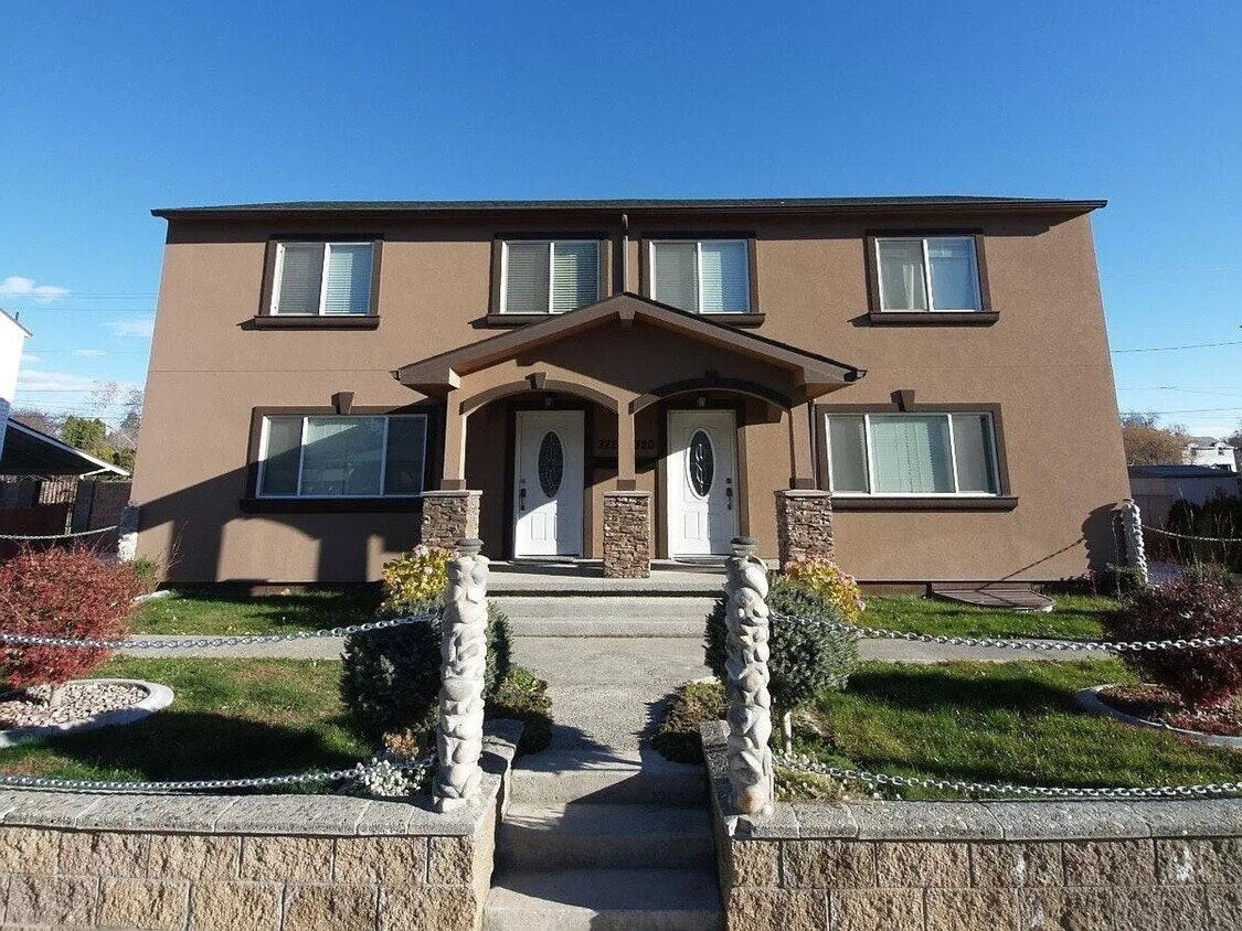 Primary Photo - 320/322 Casey Ave*