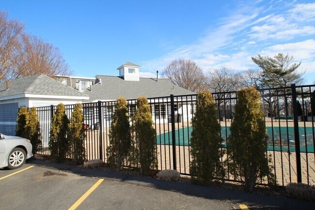 Foto del edificio - 150 Essex Ave
