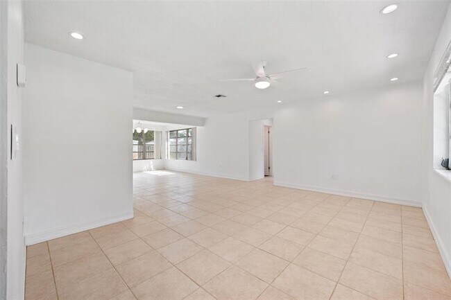 Foto del edificio - 7701 NW 15th Ct