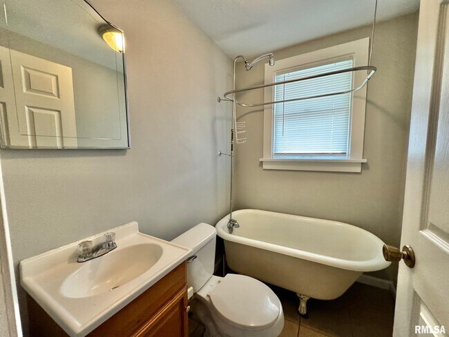 Foto del edificio - 100 N State St