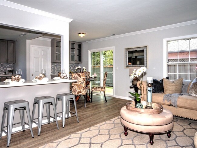 Building Photo - 1545 Walnut Grove Ave