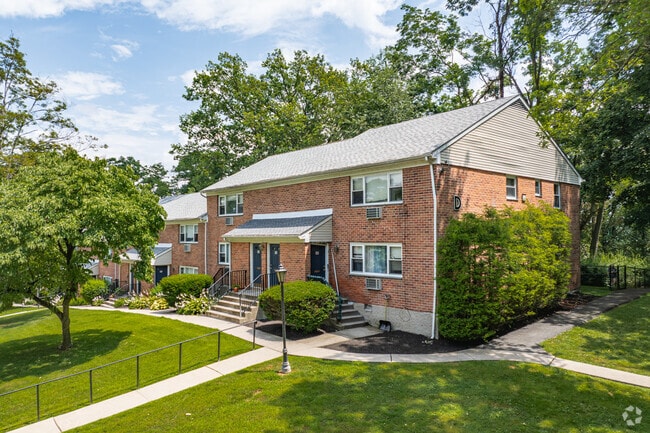 Building Photo - HudsonView Living