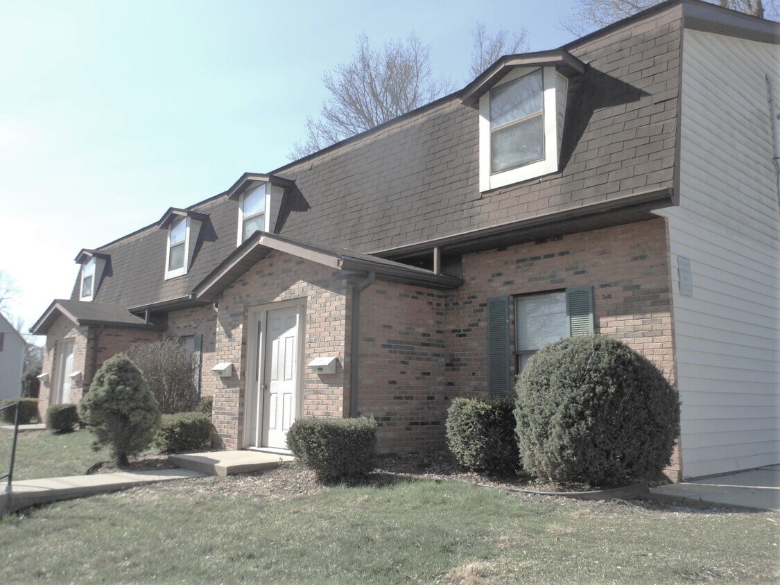 155 S Aurora St, Collinsville, IL 62234 Townhouse for Rent in Collinsville, IL