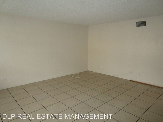 Foto del edificio - 1835 S Segrave St