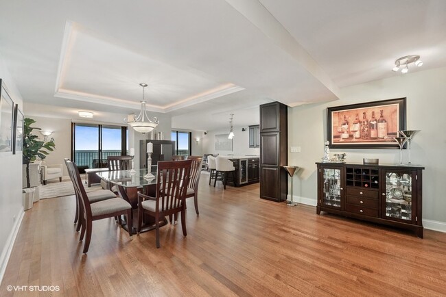Foto del edificio - 1212 N Lake Shore Dr