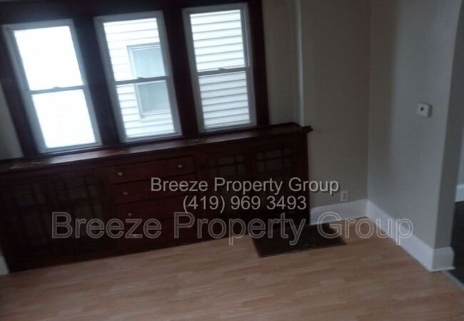 Building Photo - 733 E Oakland St