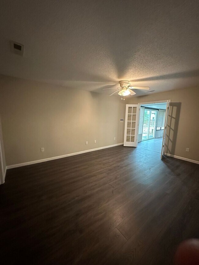 Foto del edificio - Waterfront Townhome