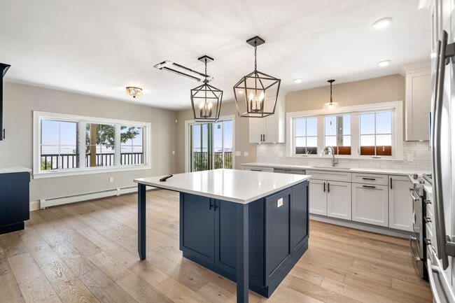 Building Photo - 77 Harbor View Ave