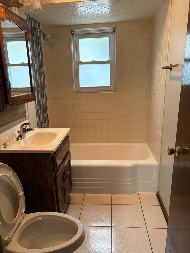 Foto del edificio - 9607 Merrimac Ave