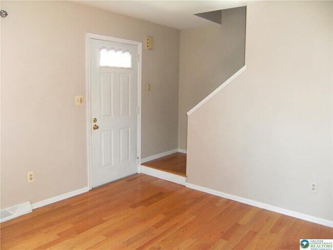 Foto del edificio - 174 Springhouse Rd