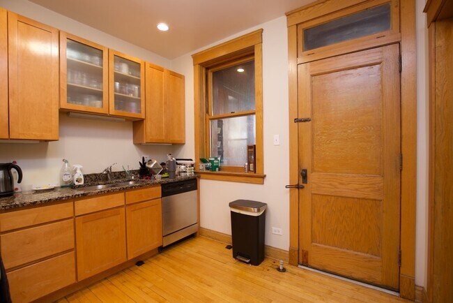 Foto del edificio - 5900 N Magnolia Ave