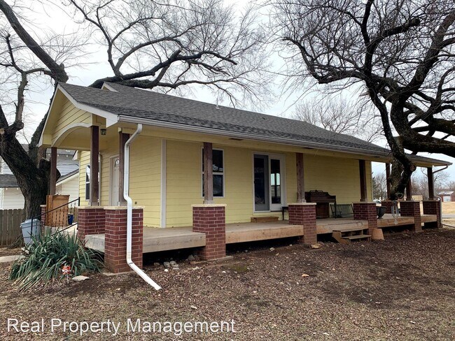 Building Photo - 3 br, 2 bath House - 122 N 5th St.