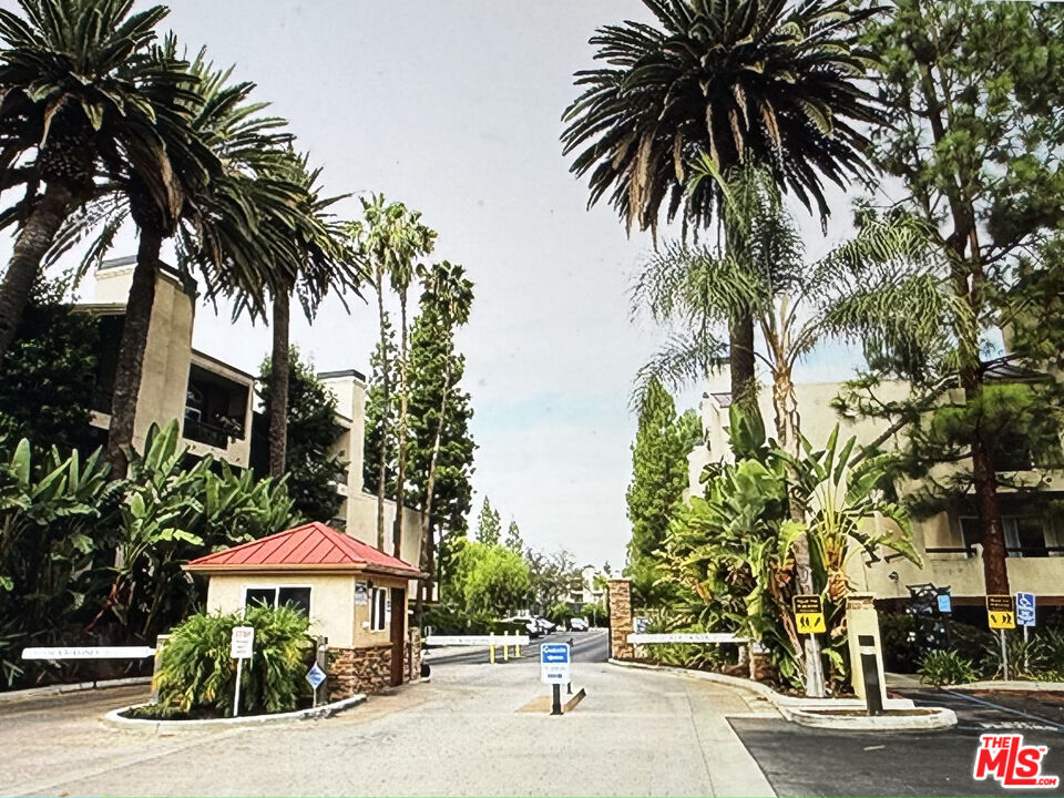 Foto principal - 5550 Owensmouth Ave
