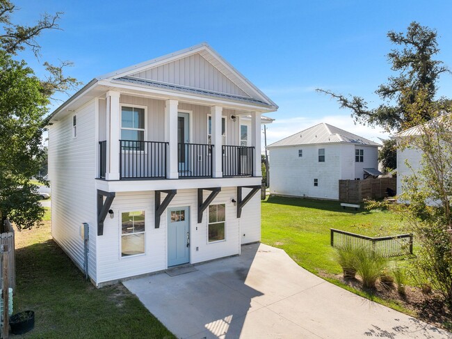 Building Photo - For Lease - 3 BR|2.5 BA Near TAFB