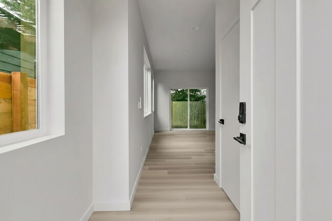 Building Photo - Brand-New Construction 2BR Townhome in Seaview