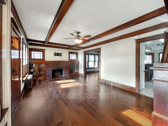 Building Photo - 1215 Locust St