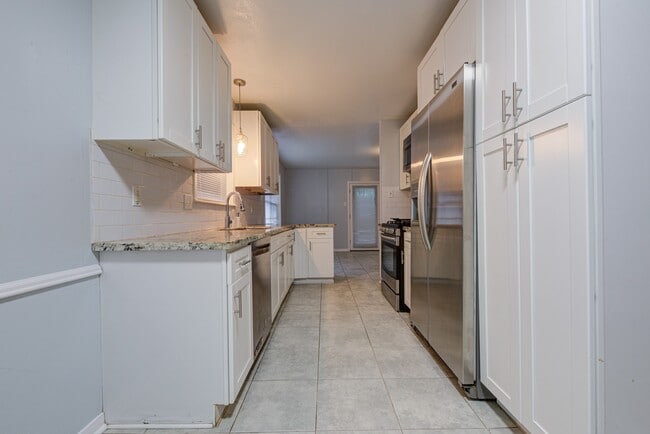 Building Photo - 7130 Carvel Ln