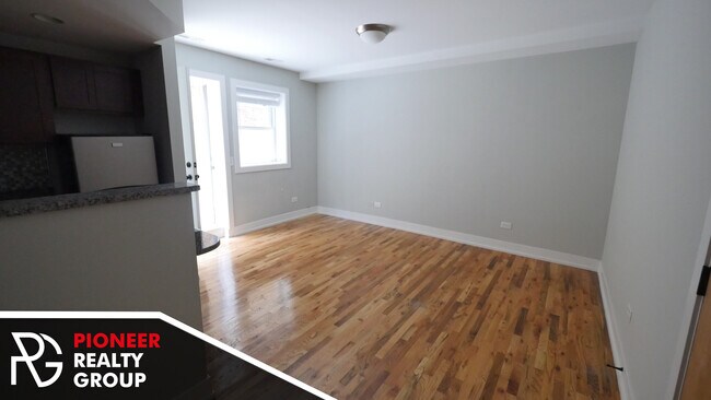 Foto del edificio - 560 W Arlington Pl