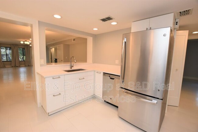 Building Photo - 1 Lake Hollingsworth Dr